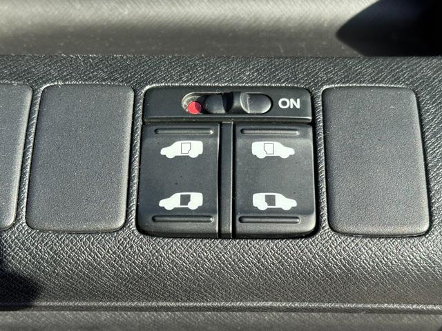 ステップワゴンスパーダ Ｓ　／禁煙車／両側電動スライド／ホンダインターナビ／ＴＶ／ＤＶＤ／ＣＤ／ミュージックサーバー／Ｂカメラ／スマートキー／ＥＴＣ／ドラレコ／ステアリングスイッチ／オートライト／フロントフォグ／ウォークスルー／（6枚目）