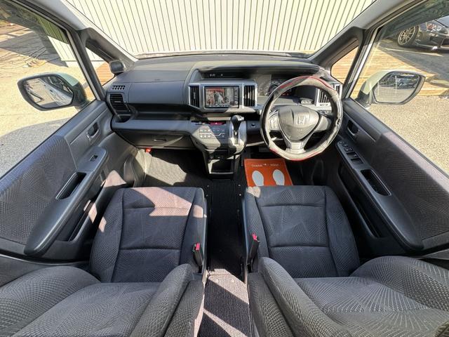 ステップワゴンスパーダ Ｓ　／禁煙車／両側電動スライド／ホンダインターナビ／ＴＶ／ＤＶＤ／ＣＤ／ミュージックサーバー／Ｂカメラ／スマートキー／ＥＴＣ／ドラレコ／ステアリングスイッチ／オートライト／フロントフォグ／ウォークスルー／（42枚目）