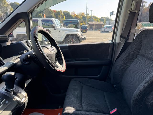 ステップワゴンスパーダ Ｓ　／禁煙車／両側電動スライド／ホンダインターナビ／ＴＶ／ＤＶＤ／ＣＤ／ミュージックサーバー／Ｂカメラ／スマートキー／ＥＴＣ／ドラレコ／ステアリングスイッチ／オートライト／フロントフォグ／ウォークスルー／（60枚目）