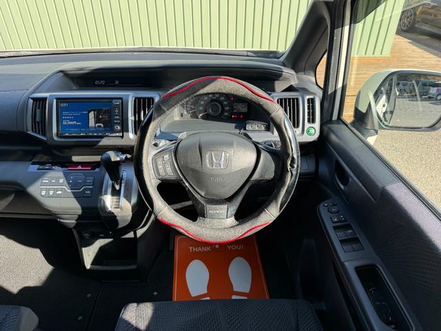 ステップワゴンスパーダ Ｓ　／禁煙車／両側電動スライド／ホンダインターナビ／ＴＶ／ＤＶＤ／ＣＤ／ミュージックサーバー／Ｂカメラ／スマートキー／ＥＴＣ／ドラレコ／ステアリングスイッチ／オートライト／フロントフォグ／ウォークスルー／（61枚目）