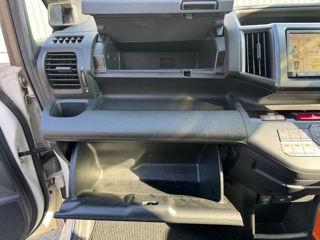 ステップワゴンスパーダ Ｓ　／禁煙車／両側電動スライド／ホンダインターナビ／ＴＶ／ＤＶＤ／ＣＤ／ミュージックサーバー／Ｂカメラ／スマートキー／ＥＴＣ／ドラレコ／ステアリングスイッチ／オートライト／フロントフォグ／ウォークスルー／（66枚目）