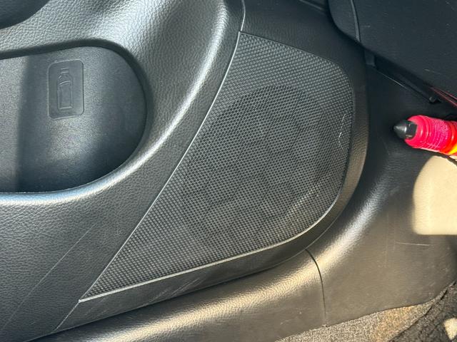 スイフトスポーツ ベースグレード　／６ＭＴ／Ｂａｄｘ　Ｓ－ＨＯＬＤ　Ｓ－５Ｖ　１７ＡＷ／ＨＩＤヘッドライト／フロントフォグ／スマートキー／オートライト／クルコン／オートエアコン／ＥＴＣ／（68枚目）