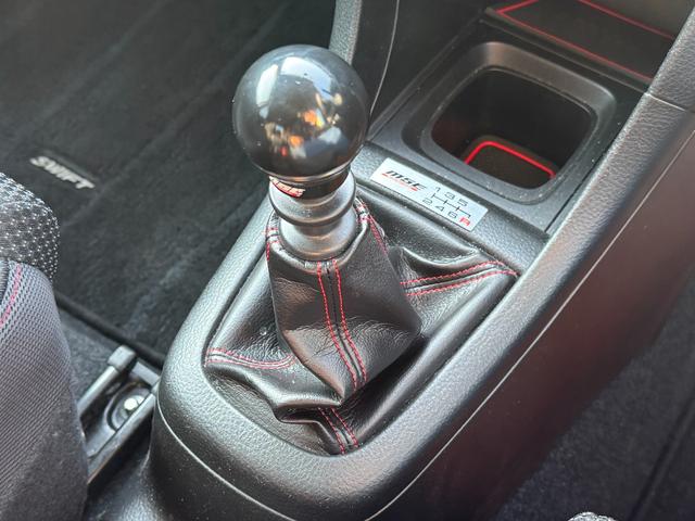 スイフトスポーツ ベースグレード　／６ＭＴ／ＥＮＫＥＩ１７ＡＷ／モンスタースポーツマフラー／ＨＩＤヘッドライト／スマートキー／カロッツェリアナビ／フルセグＴＶ／ＤＶＤ再生／ドライブレコーダー／２０２５年製造タイヤ／ＥＴＣ（8枚目）