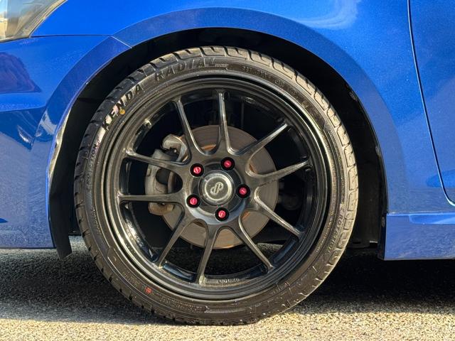 スイフトスポーツ ベースグレード　／６ＭＴ／ＥＮＫＥＩ１７ＡＷ／モンスタースポーツマフラー／ＨＩＤヘッドライト／スマートキー／カロッツェリアナビ／フルセグＴＶ／ＤＶＤ再生／ドライブレコーダー／２０２５年製造タイヤ／ＥＴＣ（24枚目）