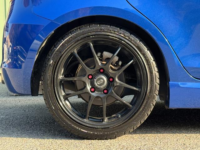 スイフトスポーツ ベースグレード　／６ＭＴ／ＥＮＫＥＩ１７ＡＷ／モンスタースポーツマフラー／ＨＩＤヘッドライト／スマートキー／カロッツェリアナビ／フルセグＴＶ／ＤＶＤ再生／ドライブレコーダー／２０２５年製造タイヤ／ＥＴＣ（29枚目）