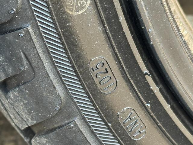 スイフトスポーツ ベースグレード　／６ＭＴ／ＥＮＫＥＩ１７ＡＷ／モンスタースポーツマフラー／ＨＩＤヘッドライト／スマートキー／カロッツェリアナビ／フルセグＴＶ／ＤＶＤ再生／ドライブレコーダー／２０２５年製造タイヤ／ＥＴＣ（31枚目）