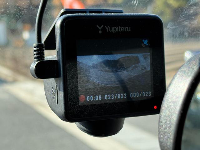 スイフトスポーツ ベースグレード　／６ＭＴ／ＥＮＫＥＩ１７ＡＷ／モンスタースポーツマフラー／ＨＩＤヘッドライト／スマートキー／カロッツェリアナビ／フルセグＴＶ／ＤＶＤ再生／ドライブレコーダー／２０２５年製造タイヤ／ＥＴＣ（68枚目）