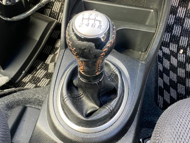 フィット RS /後期/6速マニュアル/禁煙車/WORK EMOTION17AW/スマートキー/オートライト/TV/ミュージックサーバー/USB/CD/Bカメラ/オートエアコン/ETC/(4枚目)