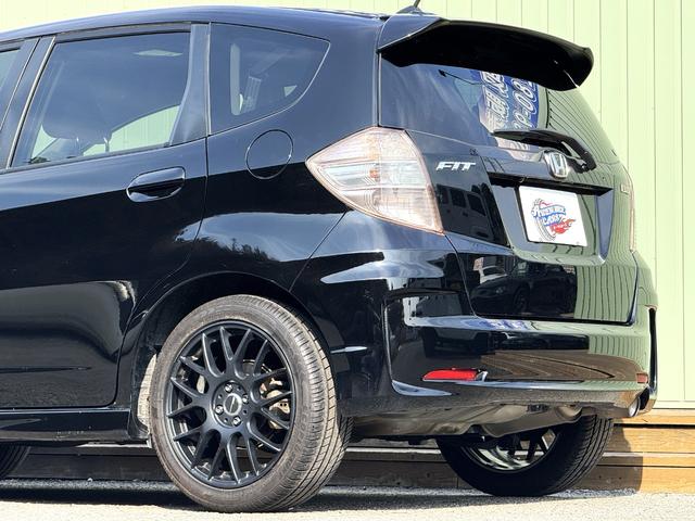 フィット RS /後期/6速マニュアル/禁煙車/WORK EMOTION17AW/スマートキー/オートライト/TV/ミュージックサーバー/USB/CD/Bカメラ/オートエアコン/ETC/(17枚目)