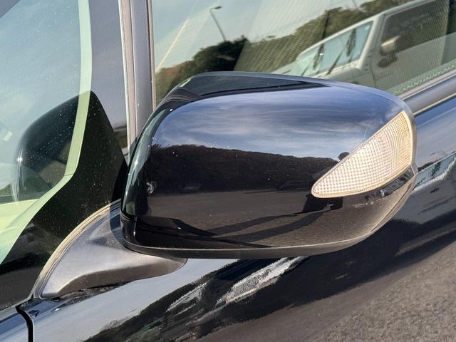 フィット RS /後期/6速マニュアル/禁煙車/WORK EMOTION17AW/スマートキー/オートライト/TV/ミュージックサーバー/USB/CD/Bカメラ/オートエアコン/ETC/(24枚目)