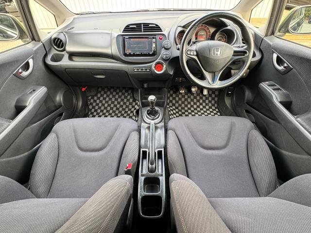 フィット RS /後期/6速マニュアル/禁煙車/WORK EMOTION17AW/スマートキー/オートライト/TV/ミュージックサーバー/USB/CD/Bカメラ/オートエアコン/ETC/(41枚目)