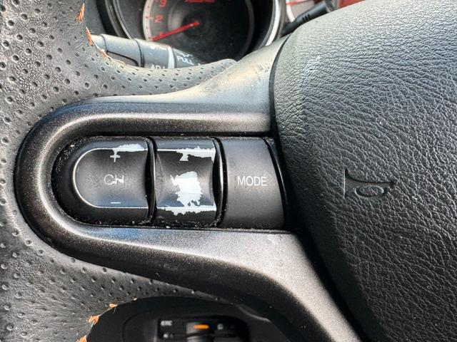 フィット RS /後期/6速マニュアル/禁煙車/WORK EMOTION17AW/スマートキー/オートライト/TV/ミュージックサーバー/USB/CD/Bカメラ/オートエアコン/ETC/(52枚目)