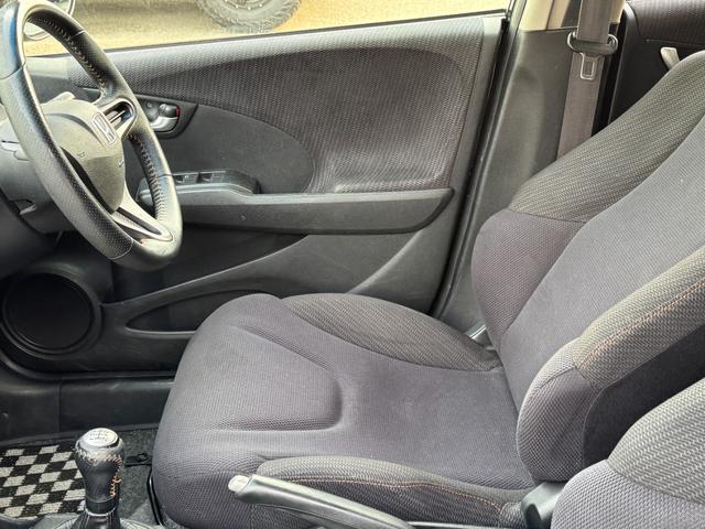 フィット RS /後期/6速マニュアル/禁煙車/WORK EMOTION17AW/スマートキー/オートライト/TV/ミュージックサーバー/USB/CD/Bカメラ/オートエアコン/ETC/(65枚目)