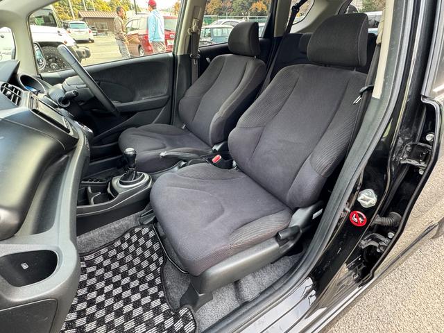 フィット RS /後期/6速マニュアル/禁煙車/WORK EMOTION17AW/スマートキー/オートライト/TV/ミュージックサーバー/USB/CD/Bカメラ/オートエアコン/ETC/(67枚目)