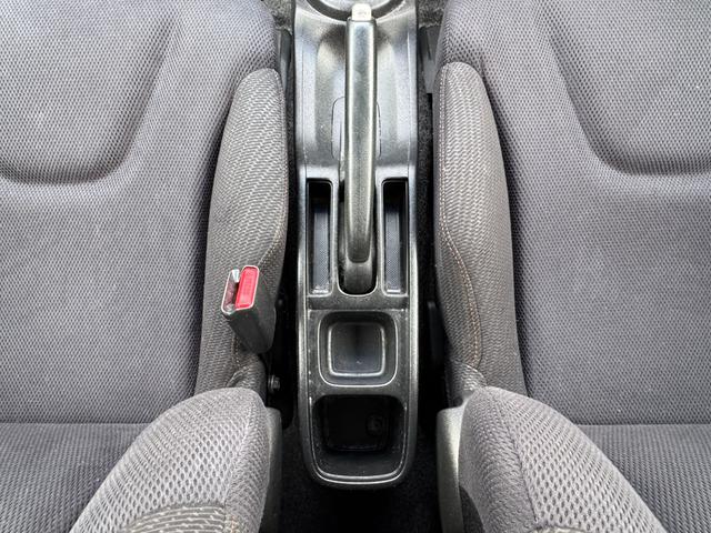 フィット RS /後期/6速マニュアル/禁煙車/WORK EMOTION17AW/スマートキー/オートライト/TV/ミュージックサーバー/USB/CD/Bカメラ/オートエアコン/ETC/(73枚目)