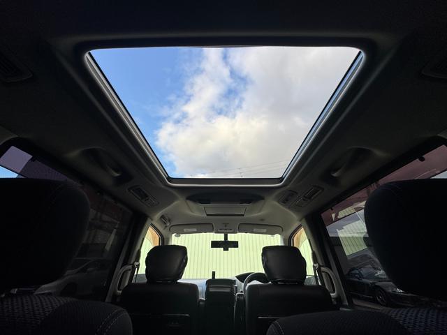 セレナ ハイウェイスター パノラミックルーフ/後席モニター/両側電動スライド/フルセグナビ/Bluetooh/前後ドラレコ/16AW/(3枚目)