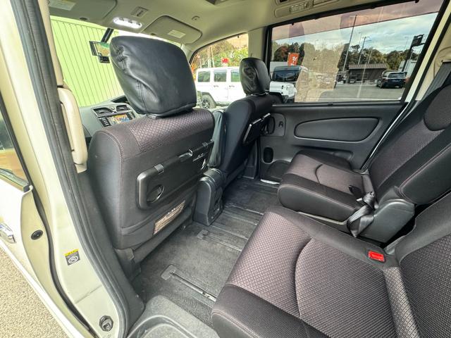 セレナ ハイウェイスター パノラミックルーフ/後席モニター/両側電動スライド/フルセグナビ/Bluetooh/前後ドラレコ/16AW/(70枚目)