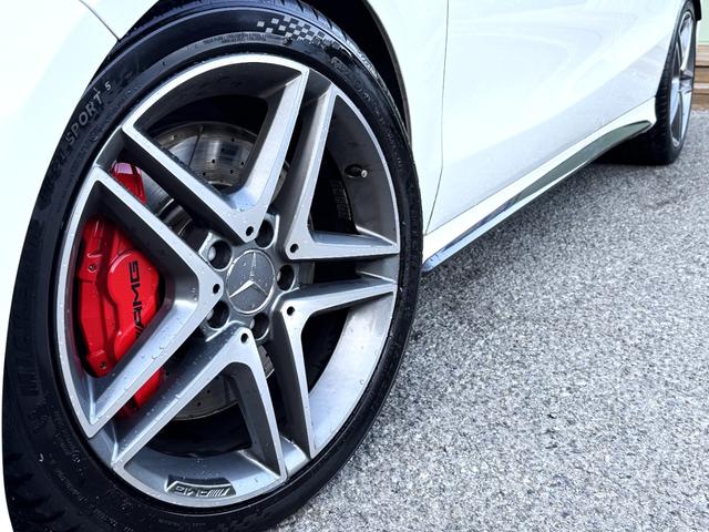 ＣＬＡクラス ＣＬＡ４５　ＡＭＧ　４マチック　／カーボンエアロ／ＡＭＧ　ＰＥＲＦＯＲＭＡＮＣＥ　ＳＥＡＴ／ＡＭＧ１８ＡＷ／革シート／パワーシート／レーダークルーズ／レーンキープアシスト／インテリジェントライト／フルセグ／Ｂｌｕｅｔｏｏｔｈ／Ｂカメ（5枚目）