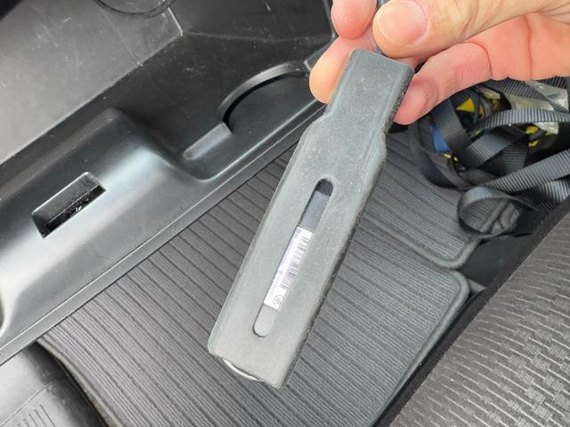 フリード Ｇ　／禁煙車／電動ウインチ／ウインチ用リモコン有／固定バンド有／スロープ／キャプテンシート／電動スライドドア／３列シート／ギャザーズナビ／Ｂカメラ／キーレスエントリー／ＥＴＣ／（68枚目）