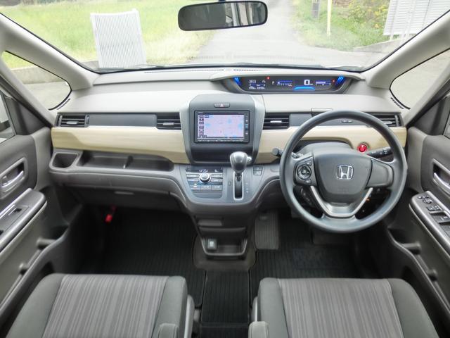 フリード G 純正ナビ・バックカメラ・パワースライドドア・ETC・スマートキー(12枚目)