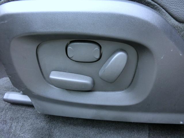 レンジローバーイヴォーク ピュア パノラマルーフ・20インチアルミ・パワーバックドア・プライバシーガラス・スマートキー・ドラレコ・シートヒーター・ナビ・全方位カメラ・HIDヘッドライト・ブラックレザーシート・パワーシート(24枚目)