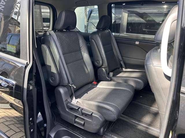 セレナ e-パワー ハイウェイスターV ☆防水シート☆左右ハンズフリーオート☆アラウンドモニター☆10ワイドナビTV☆後席11インチモニタ☆アダプティブLEDヘッドライト☆プロパイロット☆前後踏間違防止☆前後ドラレコ☆オートブレーキホールド(12枚目)