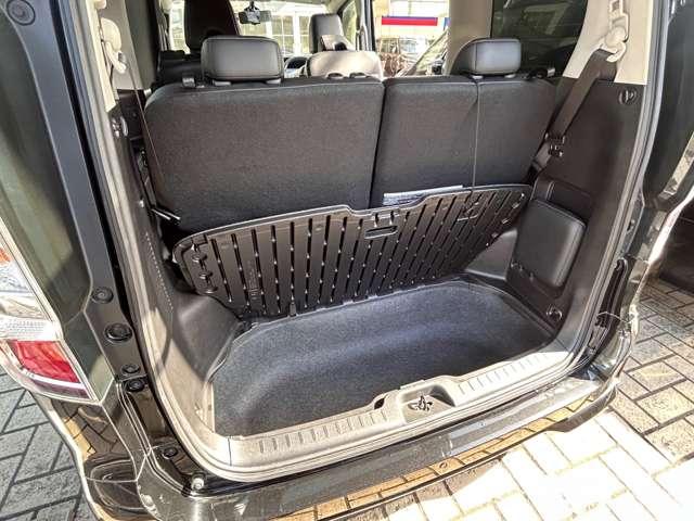 セレナ e-パワー ハイウェイスターV ☆防水シート☆左右ハンズフリーオート☆アラウンドモニター☆10ワイドナビTV☆後席11インチモニタ☆アダプティブLEDヘッドライト☆プロパイロット☆前後踏間違防止☆前後ドラレコ☆オートブレーキホールド(17枚目)