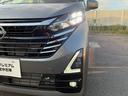 白い光で明るいLEDヘッドライト。フォグランプも装備して安全運転をサポート。トンネルなどで便利なオートライト、対向車や先行車・周囲の明るさでハイ/ローを自動で切替えるハイビームアシストも付いています!