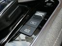 3種類のドライブモードは駐車時に運転しやすいようにクリープを設定しています。さらにエンジン音無しで走りたいときにはEVモードなど便利なモードが付いています。オートブレーキホールドも便利ですよ!!
