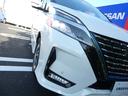 対向車がいてもその車の照射だけ避けてハイビームを維持、または対向車側のハイビームとロービームを自動切替え。視認性の高い状態を維持してくれる、アダプティブLEDヘッドライトが付いています!