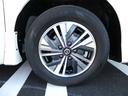 e-POWER専用のスタイリッシュな15インチアルミホイールです!セレナの洗練されたスタイルを引き立ててくれますね。