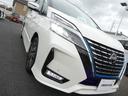対向車がいてもその車の照射だけ避けてハイビームを維持、または対向車側のハイビームとロービームを自動切替え。視認性の高い状態を維持してくれる、アダプティブLEDヘッドライトが付いています!