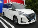フロントデザインは、大型VモーショングリルとシャープなLEDヘッドライトが特徴で、力強く洗練された印象を与えます。視認性が高く夜間走行の安全性も向上し、デザインと実用性が融合しています。