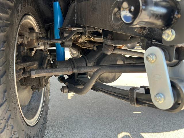 新品!JIMKENTACオリジナルの2インチアップサスペンションキットを惜しまず装着!コーナーリング性能も高レベルです!