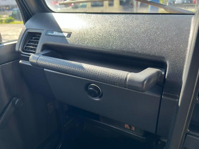 使ってみると非常に重宝するアシストグリップ。雰囲気もあっていいですよね