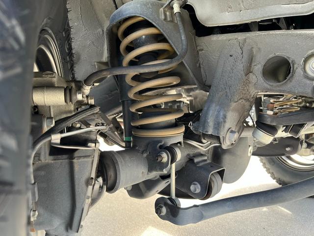 スプリングはＭクライム製１インチリフトアップ