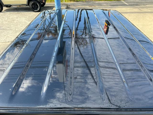 ルーフコンディションは比較的良好で目立つ凹みや傷はありません