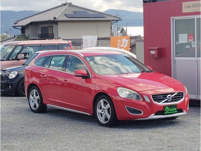 Ｖ６０ Ｔ４　衝突軽減ブレーキ　レーンキープ　本革シート　純正ナビ　シートヒーター　パワーシート　バックカメラ　ドライブレコーダー　ルーフレール　　ＢＬＩＳ（2枚目）