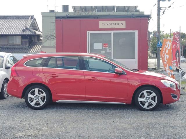 Ｖ６０ Ｔ４　衝突軽減ブレーキ　レーンキープ　本革シート　純正ナビ　シートヒーター　パワーシート　バックカメラ　ドライブレコーダー　ルーフレール　　ＢＬＩＳ（4枚目）