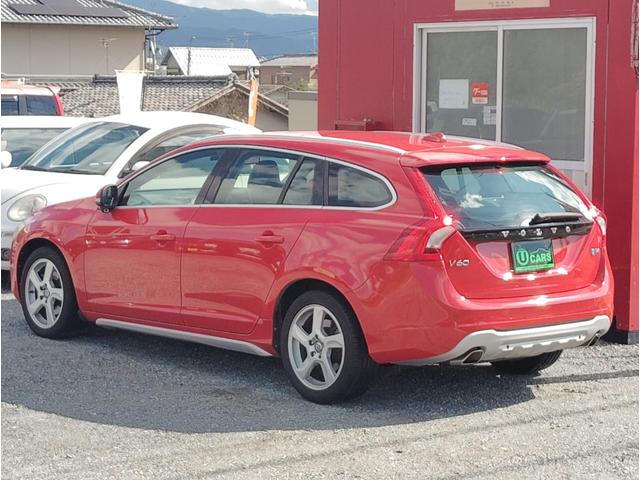 Ｖ６０ Ｔ４　衝突軽減ブレーキ　レーンキープ　本革シート　純正ナビ　シートヒーター　パワーシート　バックカメラ　ドライブレコーダー　ルーフレール　　ＢＬＩＳ（5枚目）