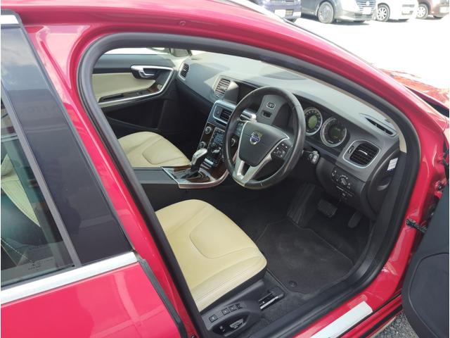 Ｖ６０ Ｔ４　衝突軽減ブレーキ　レーンキープ　本革シート　純正ナビ　シートヒーター　パワーシート　バックカメラ　ドライブレコーダー　ルーフレール　　ＢＬＩＳ（9枚目）