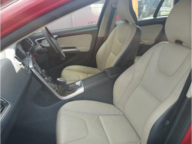 Ｖ６０ Ｔ４　衝突軽減ブレーキ　レーンキープ　本革シート　純正ナビ　シートヒーター　パワーシート　バックカメラ　ドライブレコーダー　ルーフレール　　ＢＬＩＳ（12枚目）