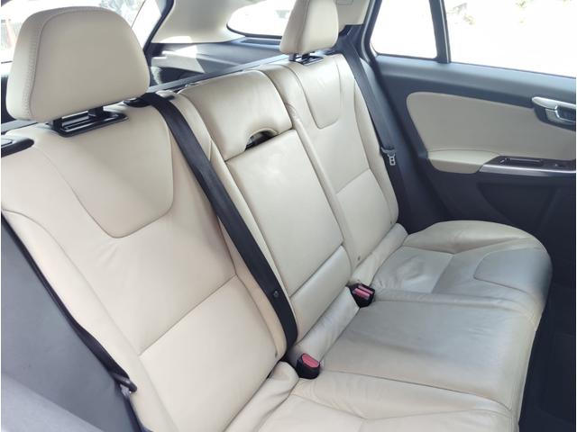 Ｖ６０ Ｔ４　衝突軽減ブレーキ　レーンキープ　本革シート　純正ナビ　シートヒーター　パワーシート　バックカメラ　ドライブレコーダー　ルーフレール　　ＢＬＩＳ（13枚目）