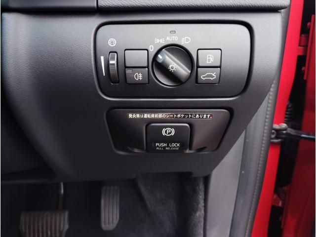 Ｖ６０ Ｔ４　衝突軽減ブレーキ　レーンキープ　本革シート　純正ナビ　シートヒーター　パワーシート　バックカメラ　ドライブレコーダー　ルーフレール　　ＢＬＩＳ（19枚目）