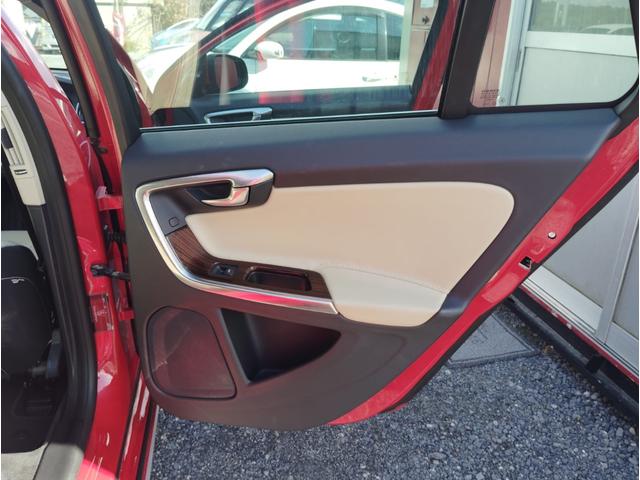 Ｖ６０ Ｔ４　衝突軽減ブレーキ　レーンキープ　本革シート　純正ナビ　シートヒーター　パワーシート　バックカメラ　ドライブレコーダー　ルーフレール　　ＢＬＩＳ（34枚目）