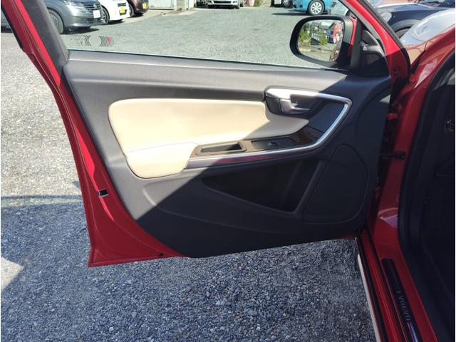 Ｖ６０ Ｔ４　衝突軽減ブレーキ　レーンキープ　本革シート　純正ナビ　シートヒーター　パワーシート　バックカメラ　ドライブレコーダー　ルーフレール　　ＢＬＩＳ（35枚目）