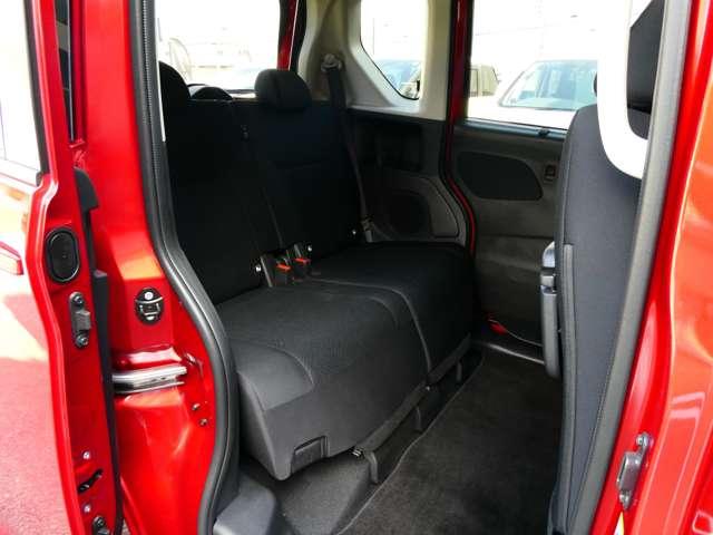 後席もしっかりとスペースを確保しているのでゆったりとご乗車できます♪