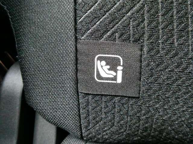 後席はアイソフィックス対応なので、チャイルドシートの取り付けも楽々です★