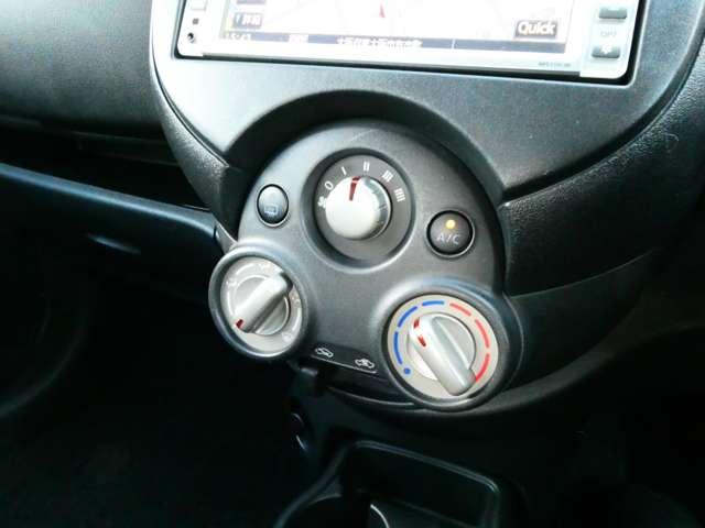 マーチ １．２　１２Ｘ　アイドリングストップ機能　ＥＴＣ　ＥＴＣ車載器　イモビ　スマートキープッシュスタート　アイストップ　ドライブレコーダー　ナビＴＶ　運転席助手席エアバック　パワーウインド　ＡＢＳ　ワンセグ　キーレスエントリー　ワンオーナー　メモリーナビ（8枚目）