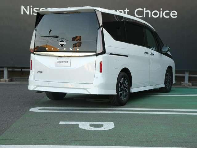 セレナ 2.0 ハイウェイスターV 衝突軽減ブレーキ W電動スライド レーダークルコン レーンアシスト LEDランプ ワンオーナー車 盗難防止システム ETC装備 カーテンエアバッグ アルミホイール キーフリー メモリ-ナビ ナビTV エアコン ドラレコ(2枚目)